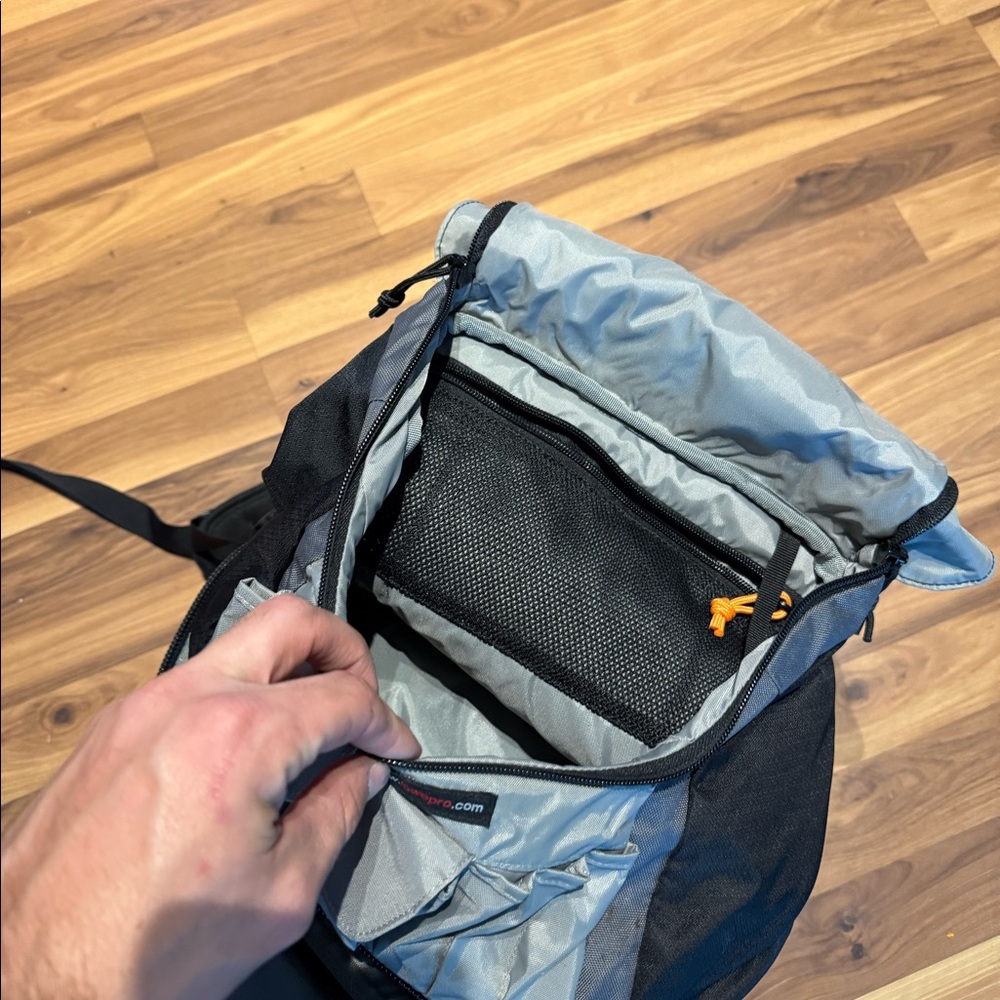 Lowepro Camera Backpack - Picture 4 of 9